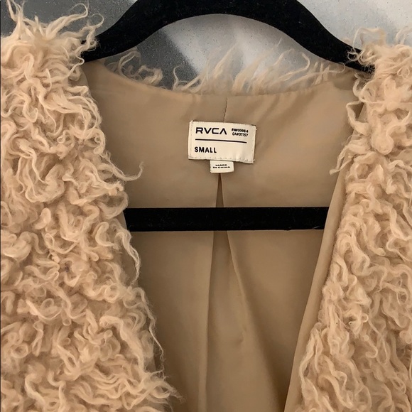 RVCA CROPPED LIGHTWEIGHT FUNFUR JACKET - Picture 3 of 5